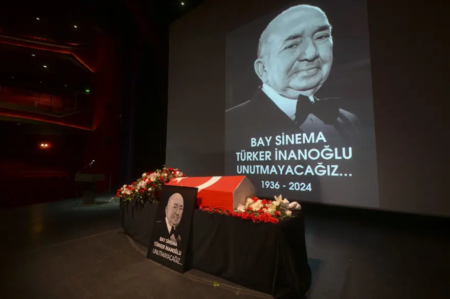 Türker İnanoğlu'na veda: Duayen sinemacı son yolculuğuna uğurlandı 13