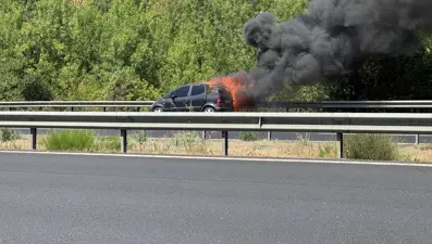Anadolu Otoyolu’nda seyir halindeki araç küle döndü