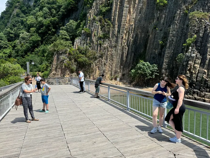 80 milyon yıllık! Rus turistlerin ilgisini çekiyor, 7 yılda 1 milyon kişi ziyaret etti 9 80 milyon yıllık! Rus turistlerin ilgisini çekiyor, 7 yılda 1 milyon kişi ziyaret etti 9