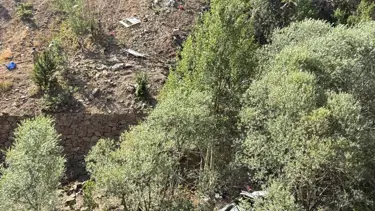 İşçi minibüsü uçuruma yuvarlandı: 4 ölü, 4'ü ağır 18 yaralı