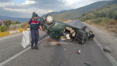 Takla atan otomobildeki karı-kocayı ölüm ayırdı