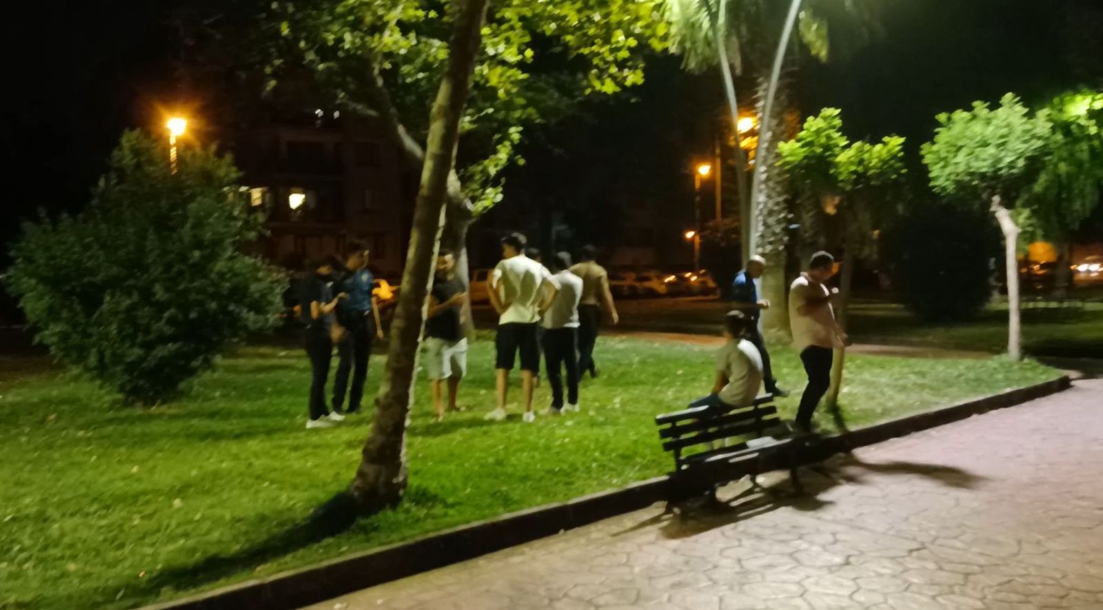 Eşiyle sahilde yürürken bıçaklanarak öldürüldü