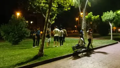 Eşiyle sahilde yürürken bıçaklanarak öldürüldü