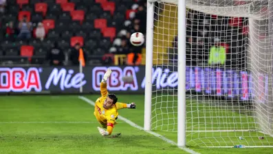 Gaziantep FK - Çaykur Rizespor maçında sahalarda ender görülecek penaltı