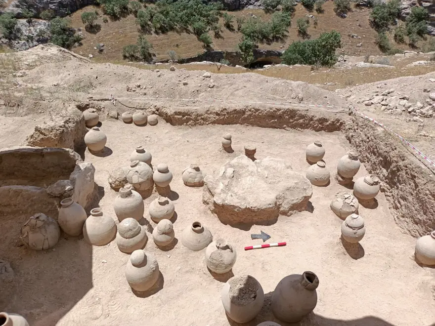 Batman’da, Anadolu’nun bilinen en büyük kremasyon mezarı ortaya çıkarıldı 8