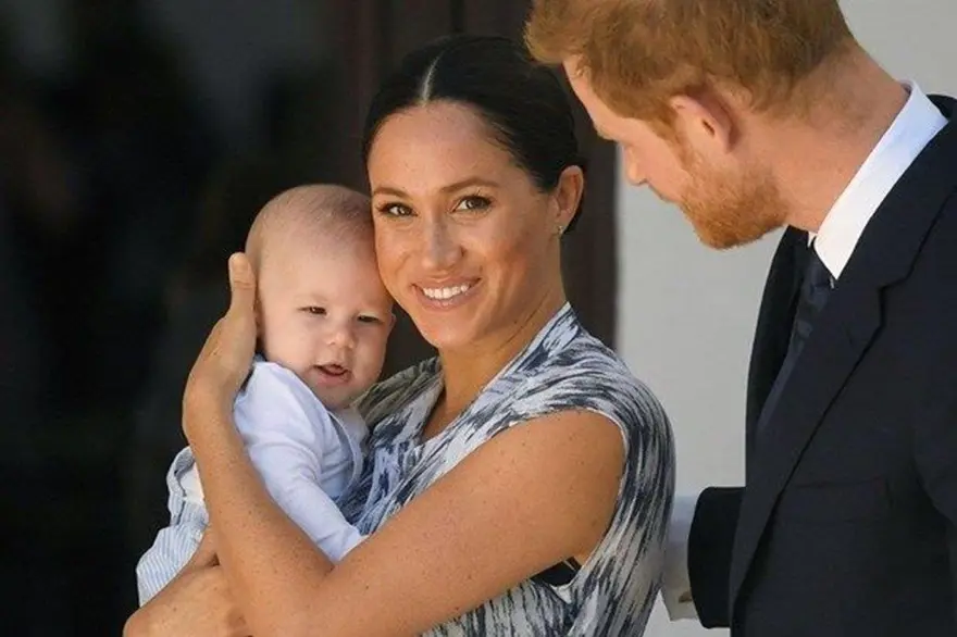 Meghan Markle ve Prens Harry sert çıktı: ‘Kraliyet’ kelimesiKraliçe’nin malı değil 4