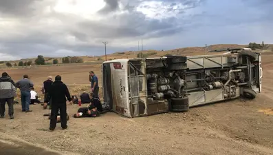 Yozgat'ta belediye otobüsü devrildi: 17 yaralı