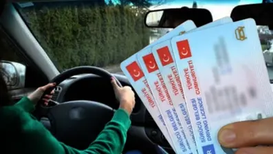 Eski tip sürücü belgeleri için verilen süre doluyor: Ehliyet yenileme için son gün ne zaman? Kaçıranlar ne kadar ödeyecek?