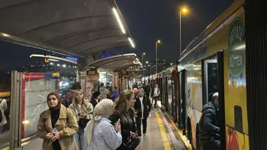 Metrobüste arıza: Yolcular tahliye edildi