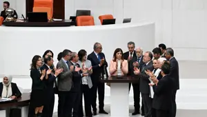 Meclis'te "hakaret" gerilimi | HEDEP milletvekillerinden Celal Adan'a tepki Meclis'te "hakaret" gerilimi | HEDEP milletvekillerinden Celal Adan'a tepki