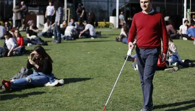 Görme engelliler için akıllı baston