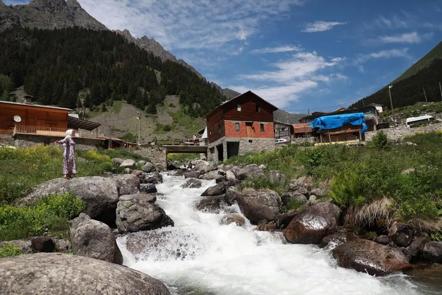 Karadeniz'in yeni gözdesi 'Elevit Yaylası' ziyaretçilerine nefes oluyor 16