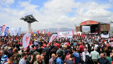 İzmir'de 1 Mayıs kutlamalarının adresi Gündoğdu Meydanı