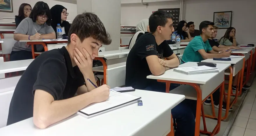 Okullarda ara tatil kalkacak mı? İllere göre ara tatil uygulaması mı geliyor? 