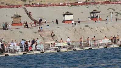 Konya'daki Acıgöl'e ziyaretçi akını: Serinlemek isteyenlerin gözdesi oldu