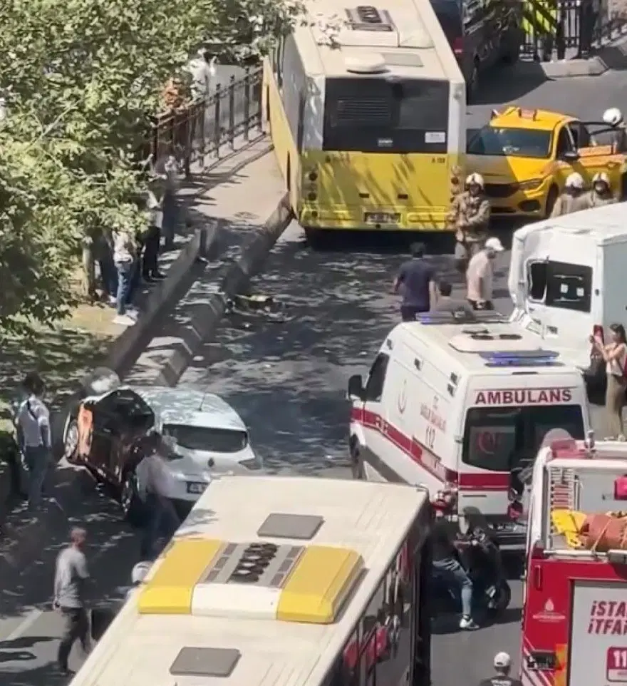 Tarlabaşı'nı birbirine katan kazada akılalmaz görüntü: Şoför ayağa kalkmış! 1