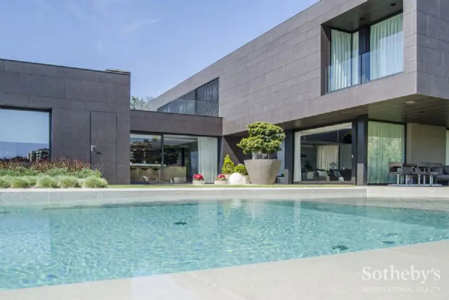 Arda Turan'ın 15 milyon euroluk malikanesi 5 Arda Turan'ın 15 milyon euroluk malikanesi 5