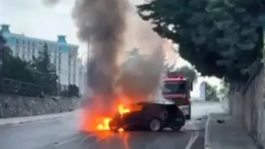 Seyir halindeki otomobil alev alev yandı
