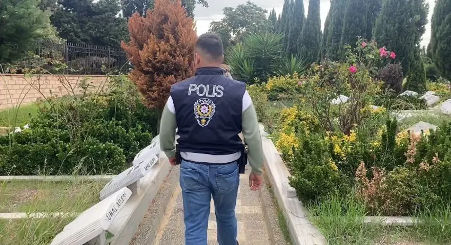 Cem Garipoğlu'nun mezarında polis nöbeti 7