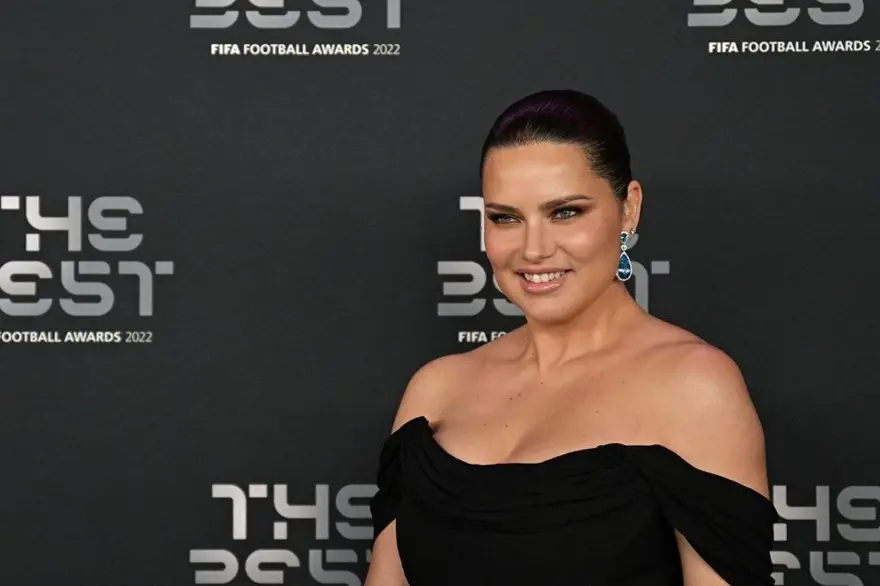 Yüzündeki değişimle şaşırtan Adriana Lima sessizliğini bozdu 5 Yüzündeki değişimle şaşırtan Adriana Lima sessizliğini bozdu 5