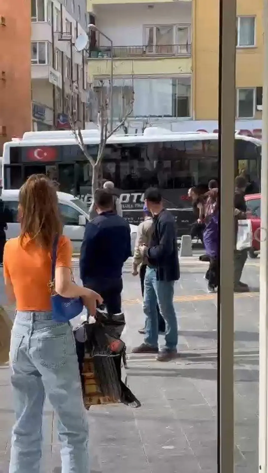 Yol verme tartışmasında kan aktı: Otobüs şoförünü tüfekle vurdu 3 Yol verme tartışmasında kan aktı: Otobüs şoförünü tüfekle vurdu 3