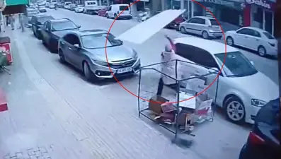 Bursa'da şiddetli lodos hayatı felç etti