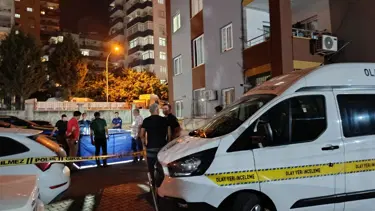 Genç kadını 10 yerinden bıçaklayıp, intihar etti