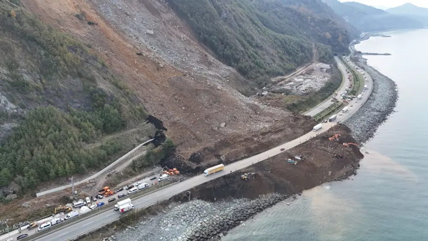 Artvin'de heyelan riski devam ediyor: Validen "Bugünkü yağışlara dikkat!" uyarısı 3
