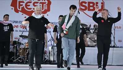 Gençlik ve Spor Bakanı Bak’tan "dabke" dansı