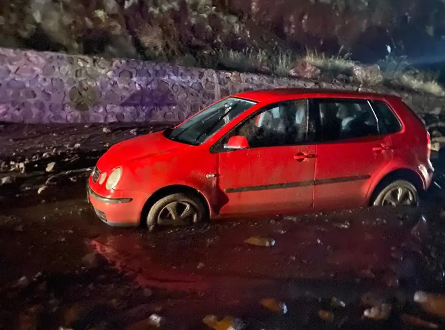 Heyelan nedeniyle kapanan Erzincan-Erzurum kara yolu ulaşıma açıldı 3
