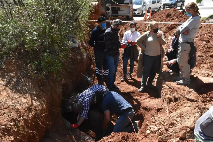 Sulama kanalı kazısında tarihi mezar bulundu 6