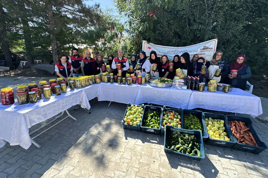 Devlet desteğiyle yetiştiriyorlar: Sebzeleri dönüştürerek gelir elde ediliyor 6 Devlet desteğiyle yetiştiriyorlar: Sebzeleri dönüştürerek gelir elde ediliyor 6