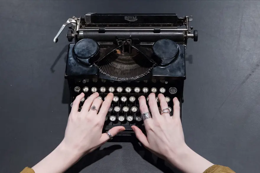 Ünlülerin eşyaları Londra'daki Bonhams Müzaye Evi'nde açık artırmada 7 Ünlülerin eşyaları Londra'daki Bonhams Müzaye Evi'nde açık artırmada 7