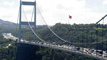 İntihar ve kaza İstanbul trafiğini felç etti