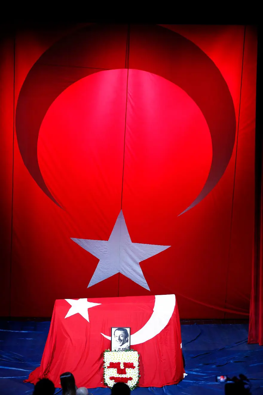 Münir Özkul son yolculuğuna uğurlandı 23 Münir Özkul son yolculuğuna uğurlandı 23