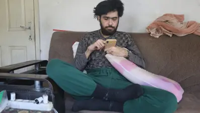 Türkiye'nin gündemine oturmuştu: Telefon bağımlısı genç, 3 yıl sonra duş aldı