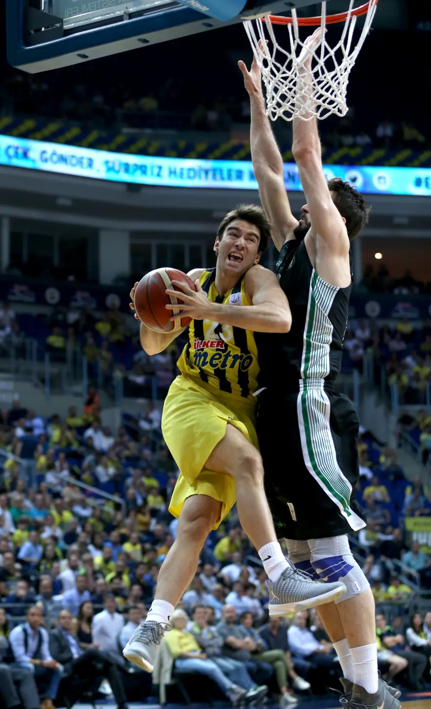 Fenerbahçe seride 2-0 öne geçti 2