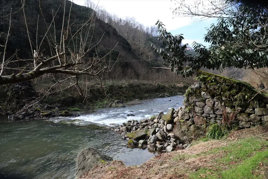 Rize'de tarihi kemer köprü yıkıldı 4