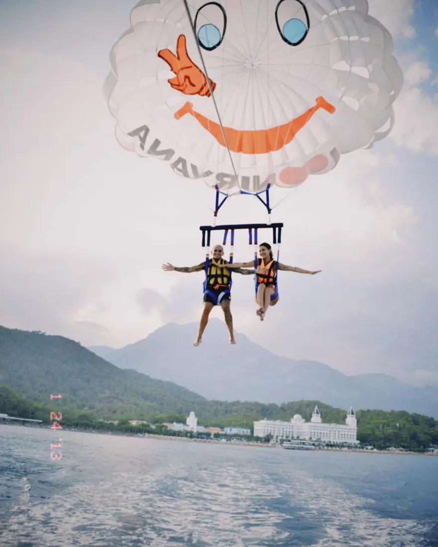 Galatasaraylı Lucas Torreira ile Devrim Özkan'dan aşk pozu 6