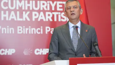 Özgür Özel'den kurultay davasına ilişkin açıklama: "Hukuken mümkün değil"