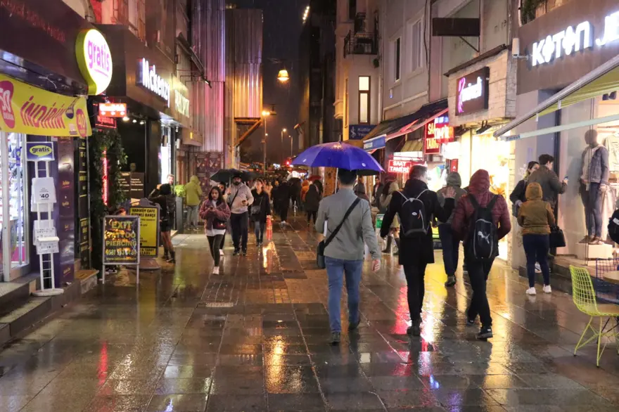 Sağanak yağış İstanbul'da etkili oldu 5