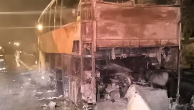 Alev alev yanan yolcu otobüsü küle döndü