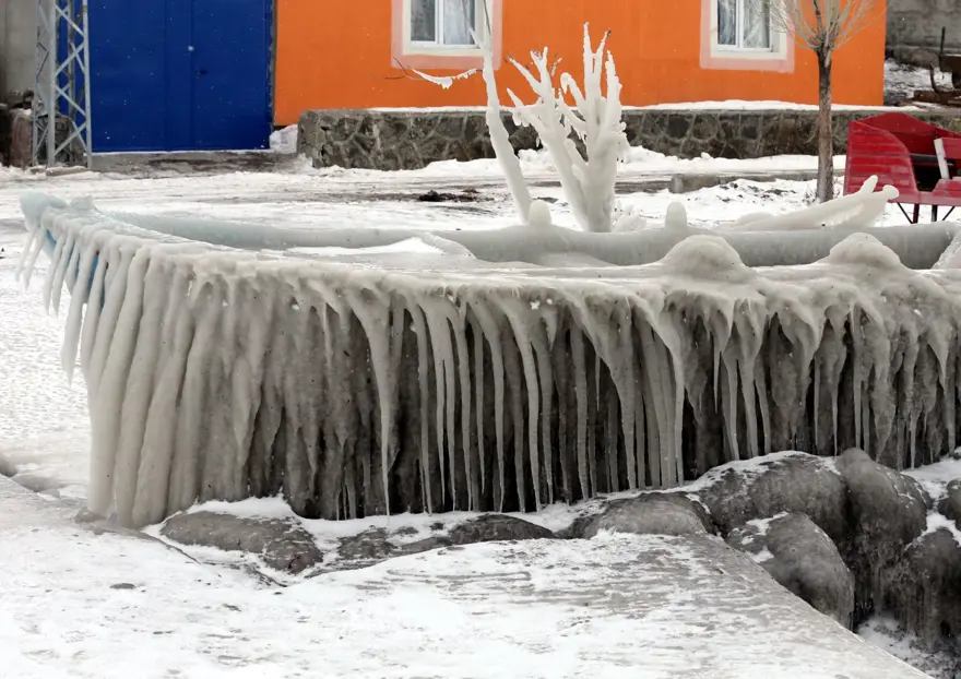 Antartika değil Çıldır Gölü: "Ağlayarak dondu" 10
