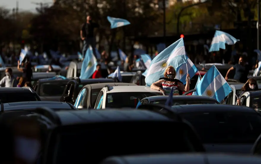 Arjantin'de asgari ücret ve sosyal yardımların artırılması talebiyle gösteri düzenlendi 3 Arjantin'de asgari ücret ve sosyal yardımların artırılması talebiyle gösteri düzenlendi 3
