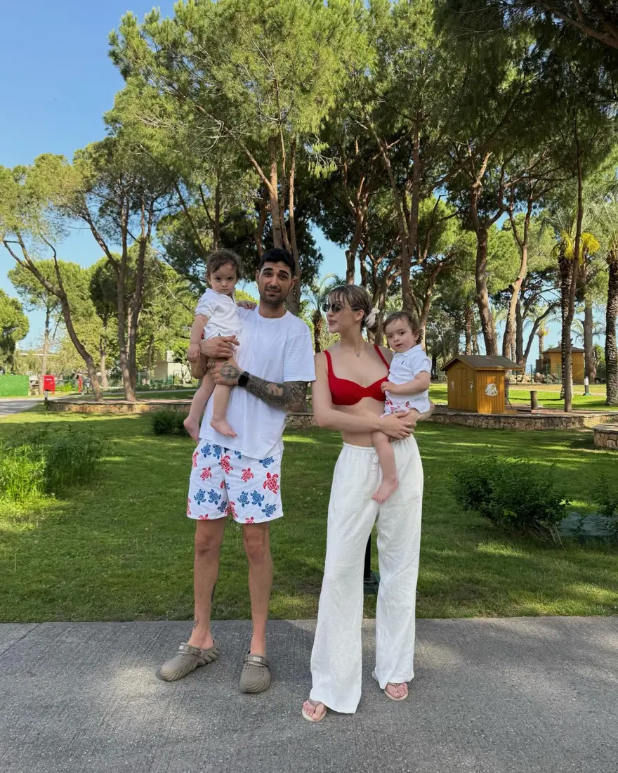 Yasemin Şefkatli ve İdo Tatlıses ikiz oğullarıyla tatilde 2