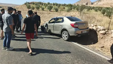 İki otomobilin çarpıştığı kazada sürücüler yaralandı