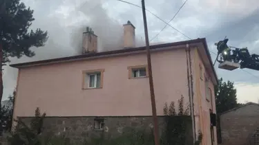Erzincan'da iki katlı binada yangın