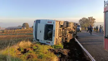 Tarım işçilerini taşıyan midibüs devrildi: Çok sayıda yaralı