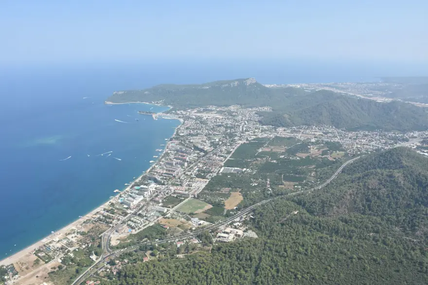 Kemer ilçesinde yanan alanlar havadan görüntülendi 13