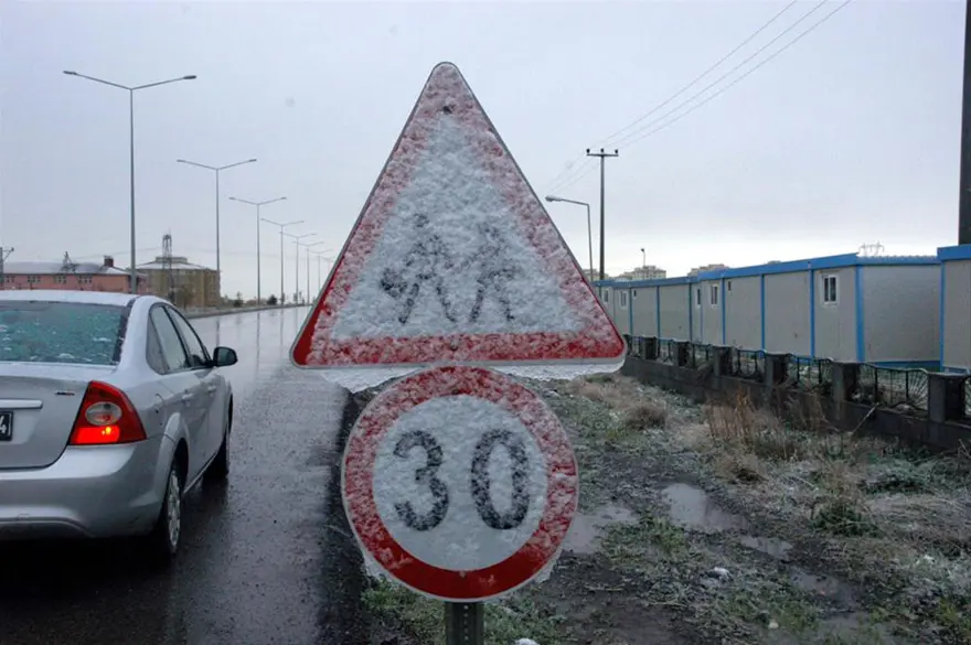Yaza 5 kala kar sürprizi Yaza 5 kala kar sürprizi